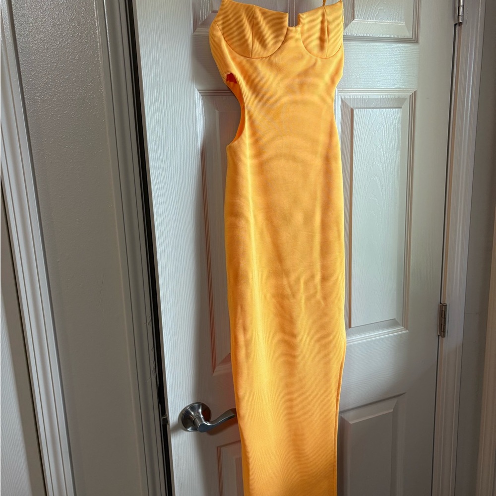 Chic Strapless Yellow Midi Dress
